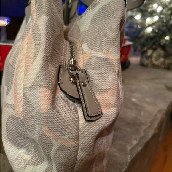 Soho Coach Gray and Cream soho bag - Picture 3 of 13